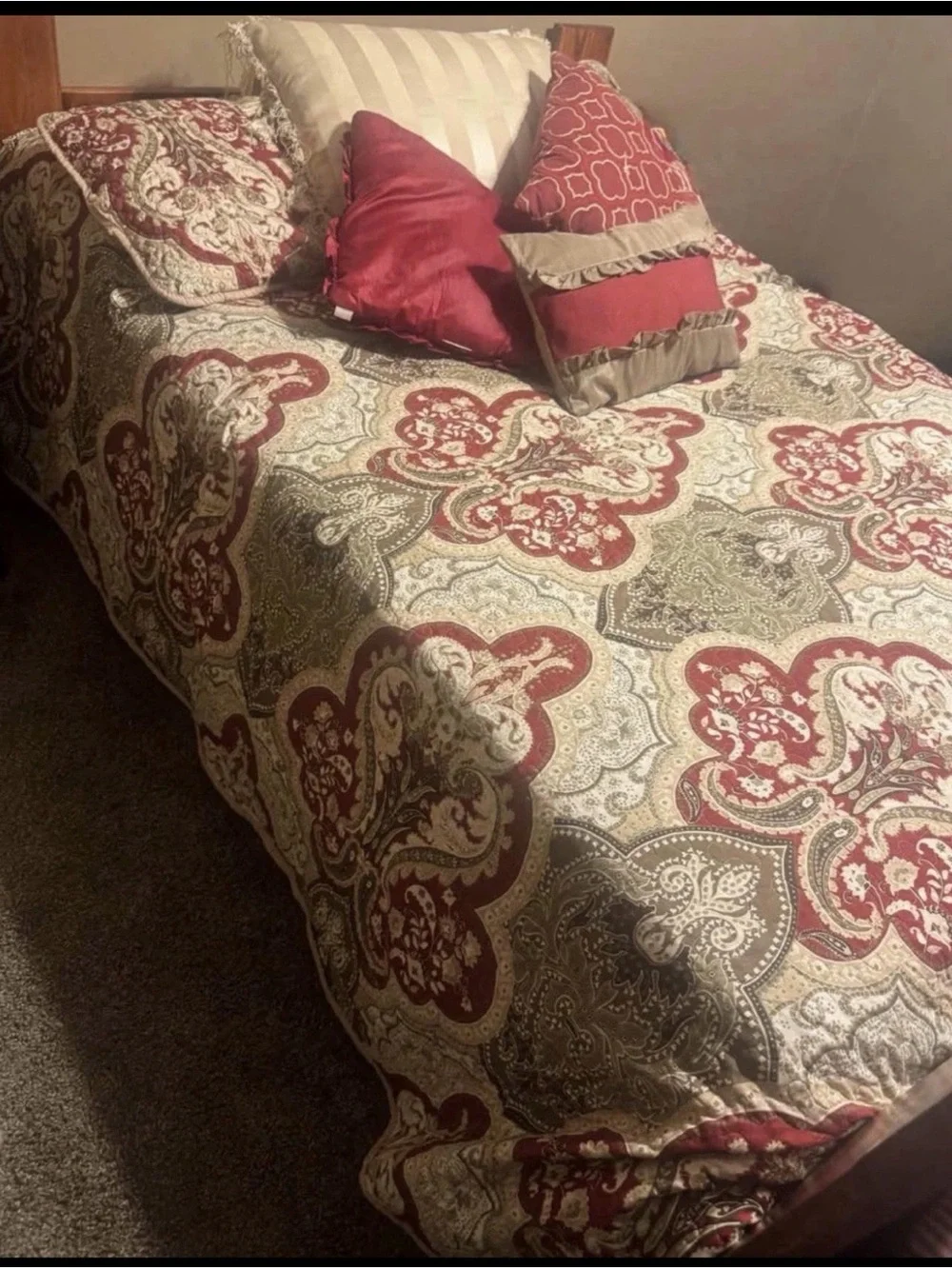 Queen/Full  Size Quilt With 2 Shams $25 OBO
